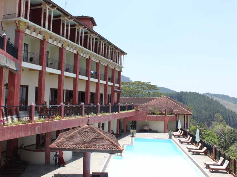 Amaya Hills Kandy Hotel Pool Side
